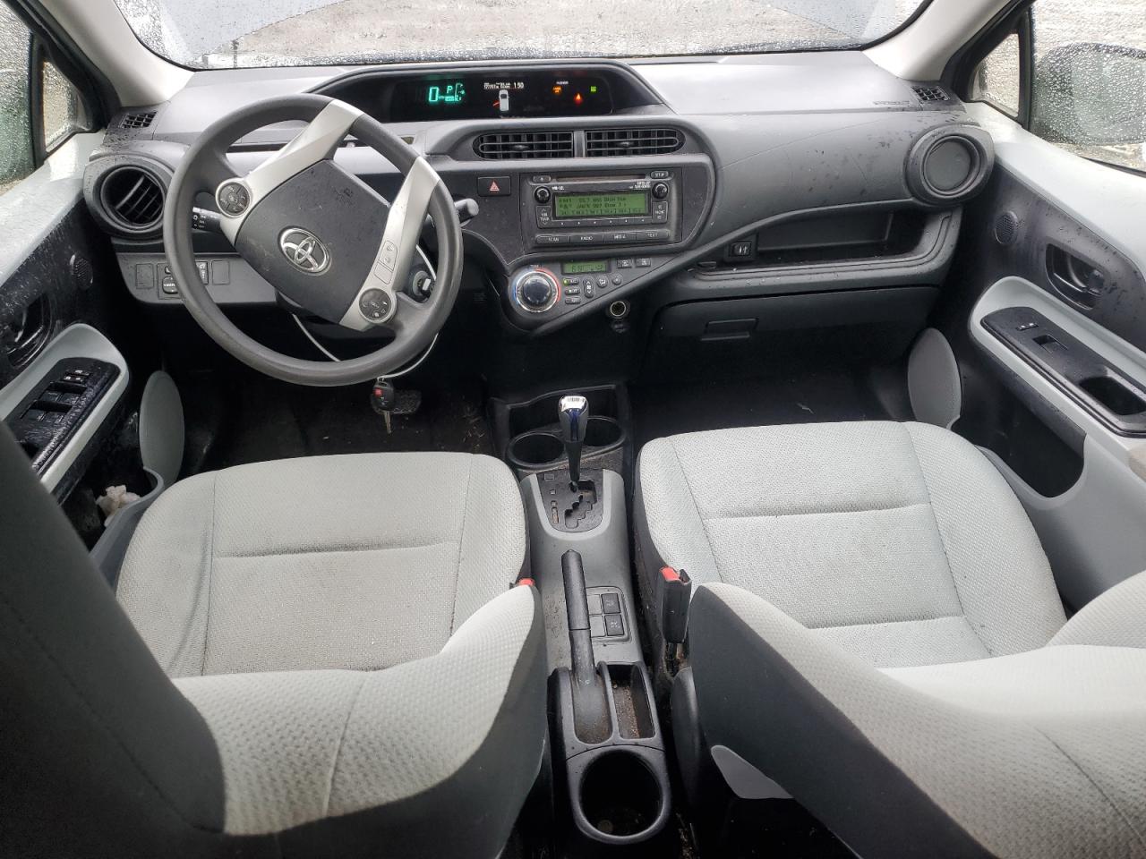 2013 Toyota Prius - Image 8