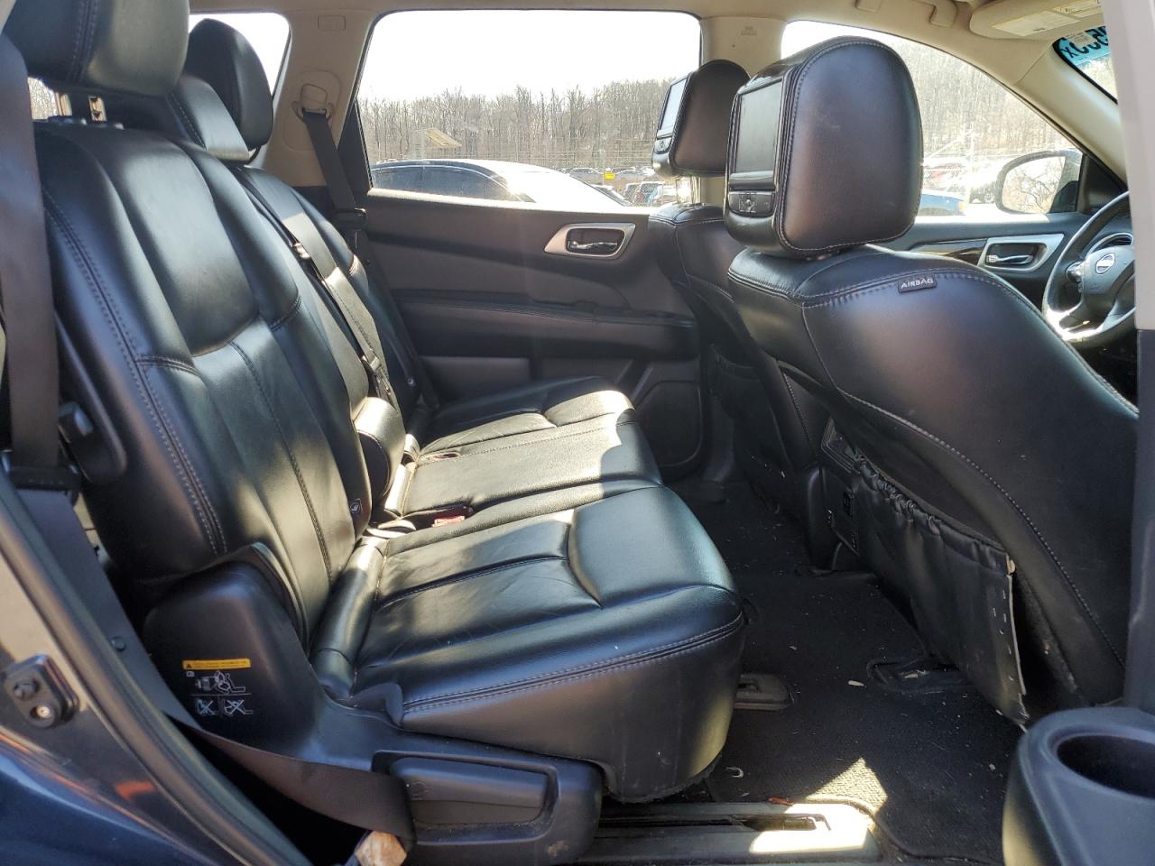2015 Nissan Pathfinder - Image 11