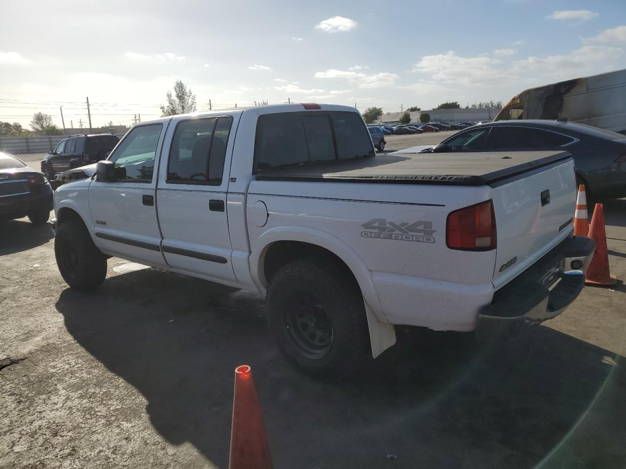 2001 Chevrolet S-10 Pickup - Image 2
