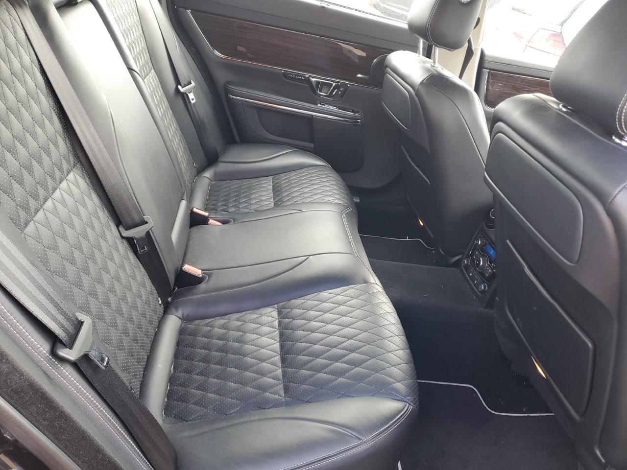 2017 Jaguar XJ - Image 10