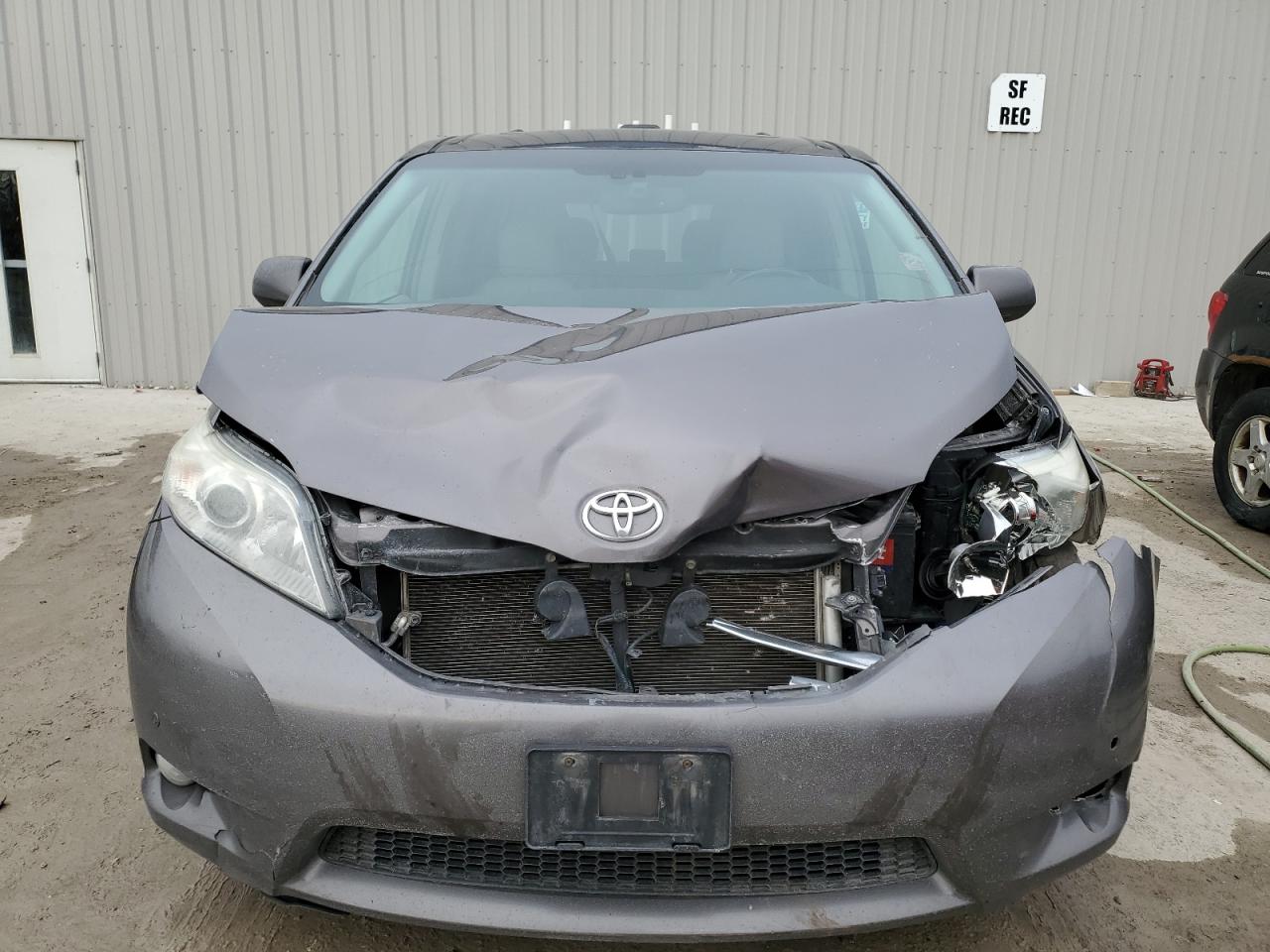 2011 Toyota Sienna - Image 5