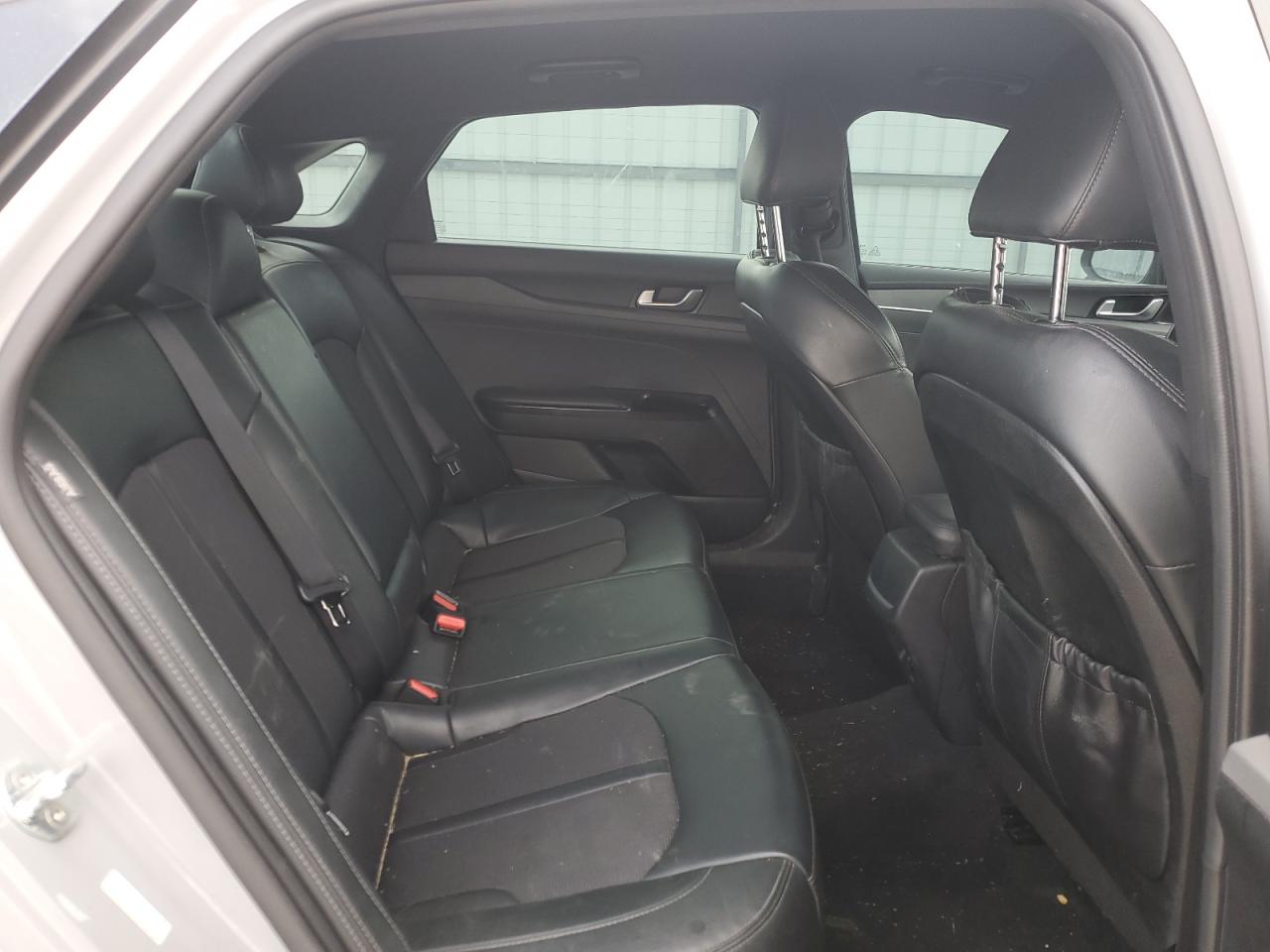 2022 Kia K5 - Image 10