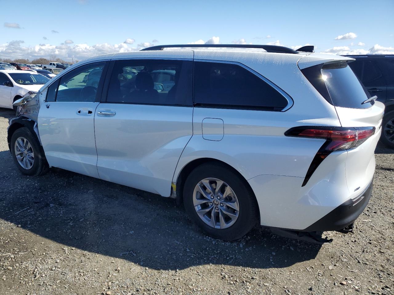 2022 Toyota Sienna - Image 2