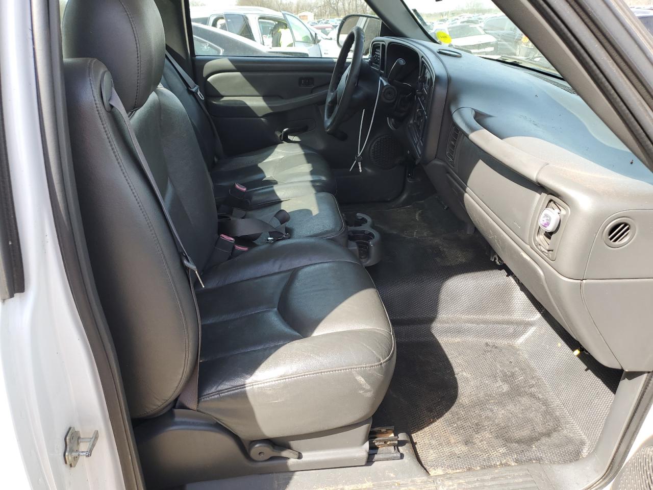 2005 Chevrolet Silverado - Image 10
