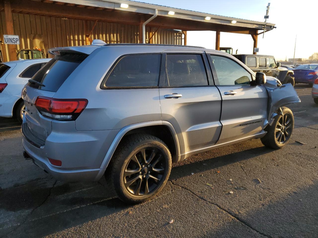 2017 Jeep Grand Cherokee - Image 3