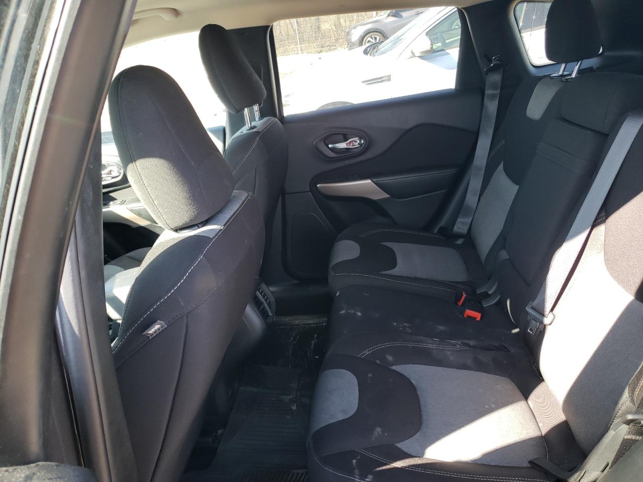 2018 Jeep Grand Cherokee - Image 11