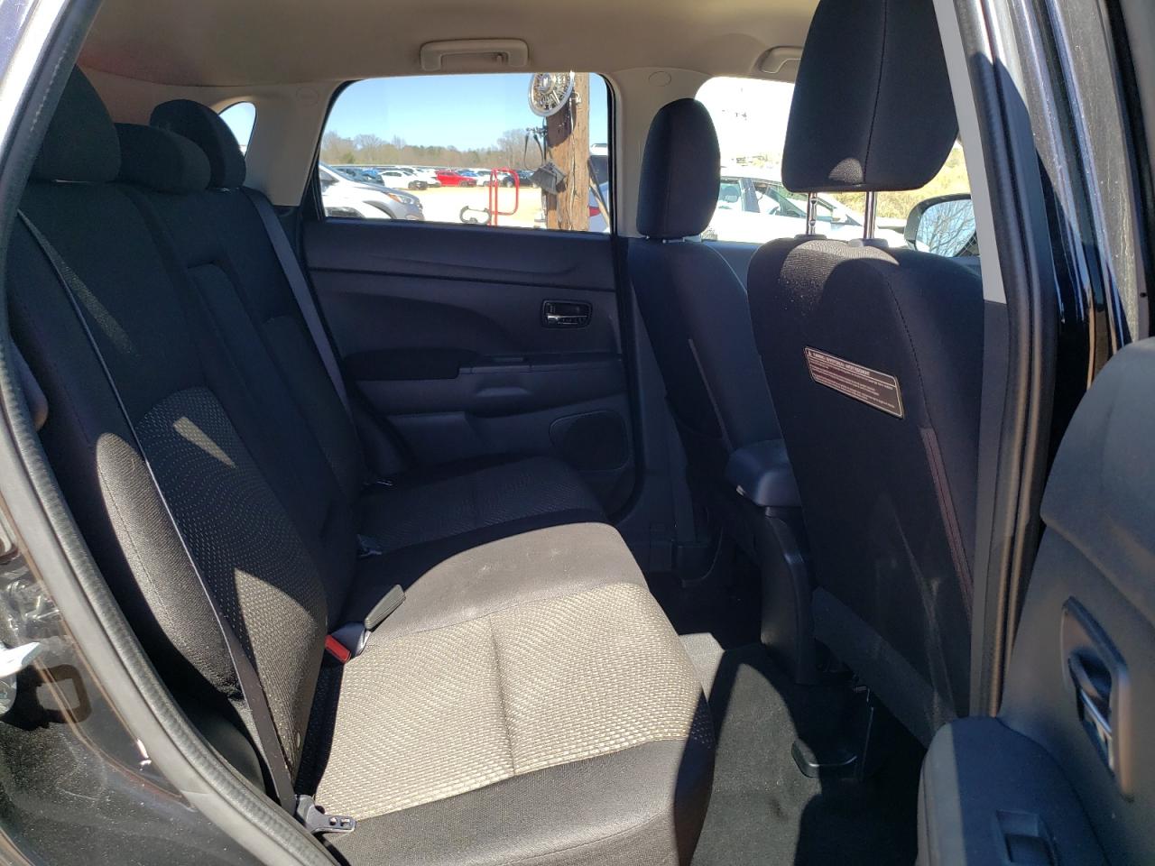2016 Mitsubishi Outlander - Image 11