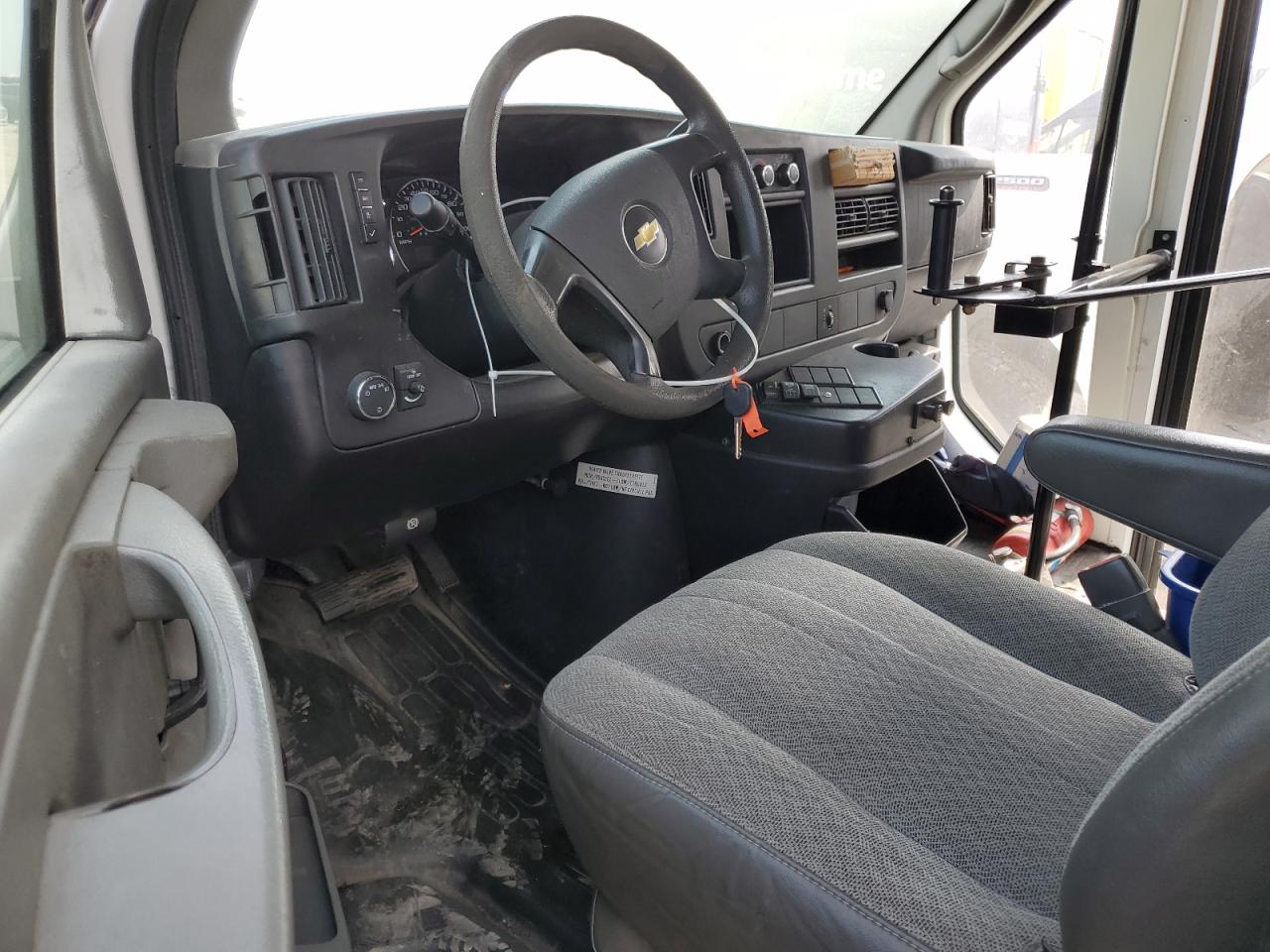 2011 Chevrolet Express - Image 8