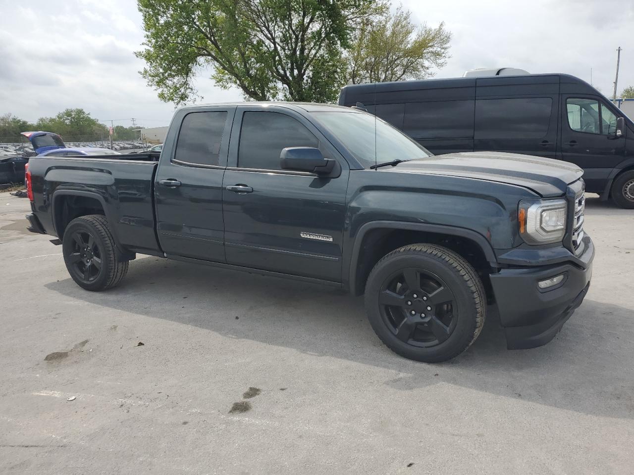 2017 GMC Sierra - Image 4