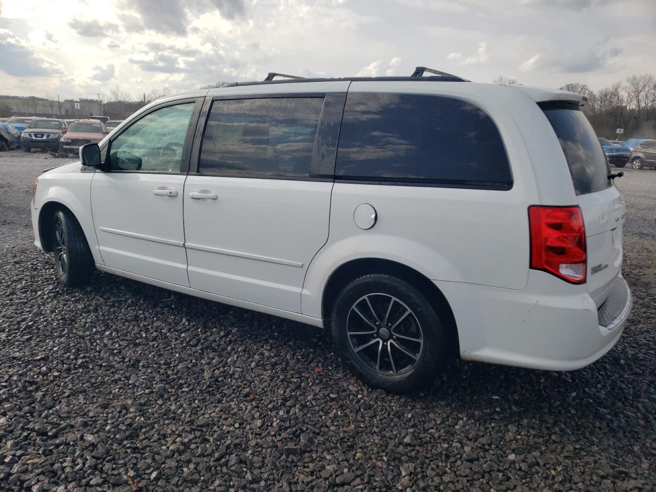 2016 Dodge Caravan - Image 2