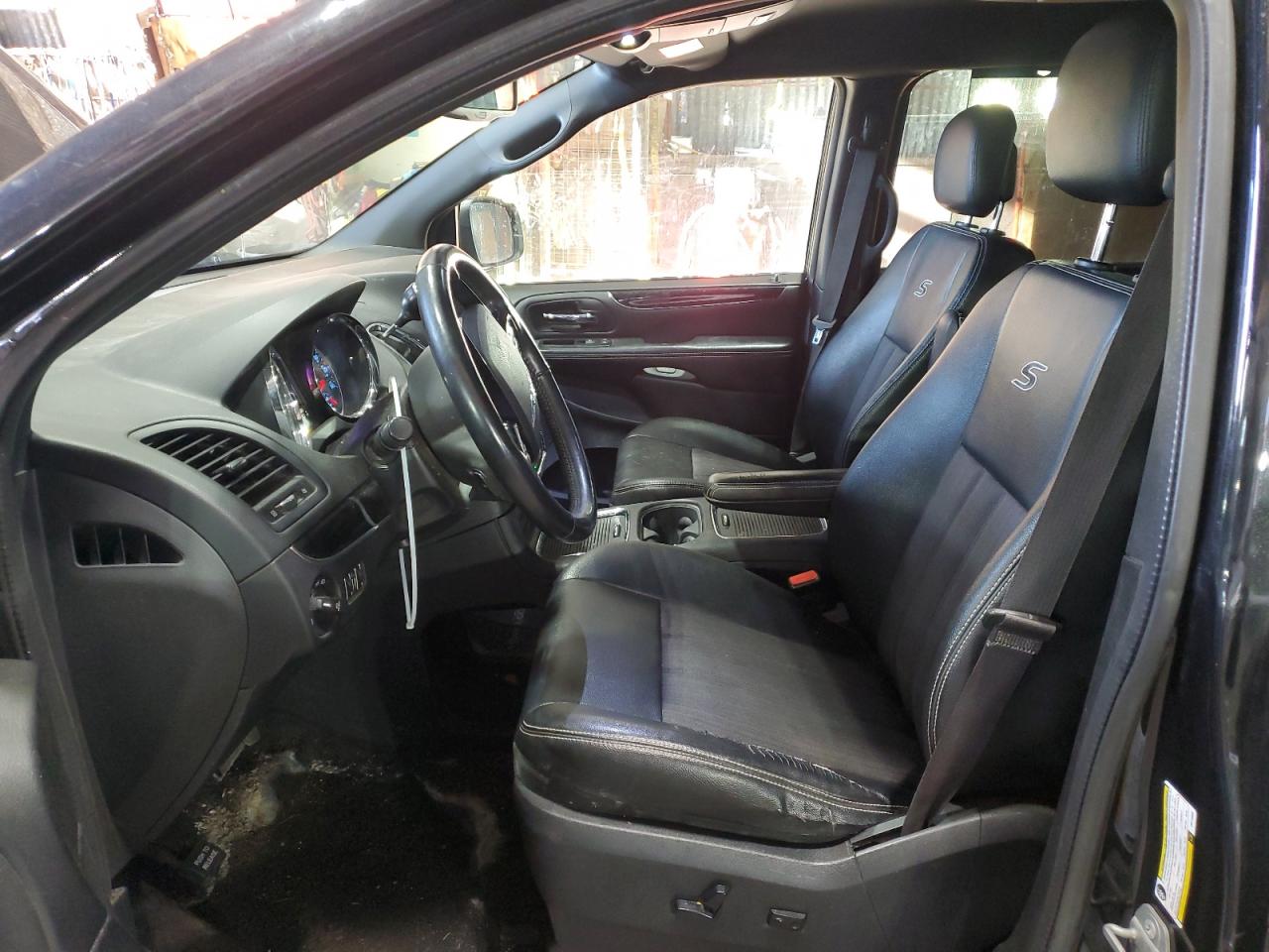 2015 Chrysler Town & Country - Image 7