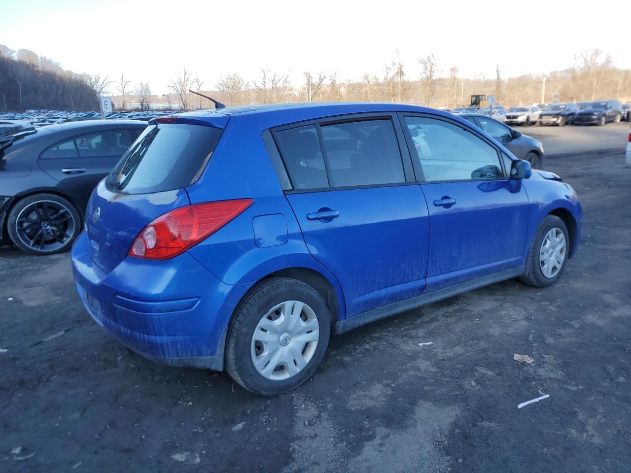 2011 Nissan Versa - Image 3