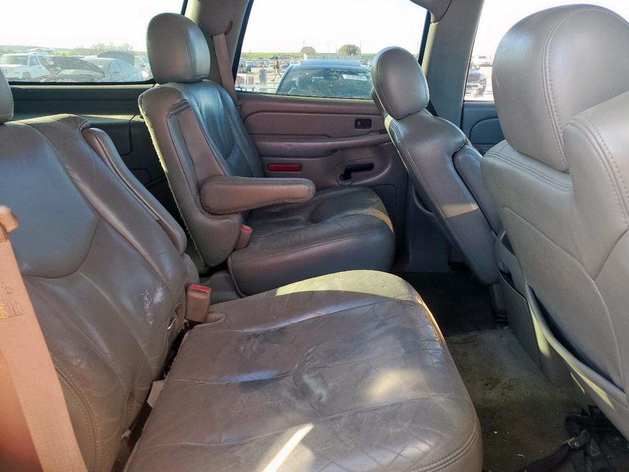 2004 GMC Yukon - Image 11