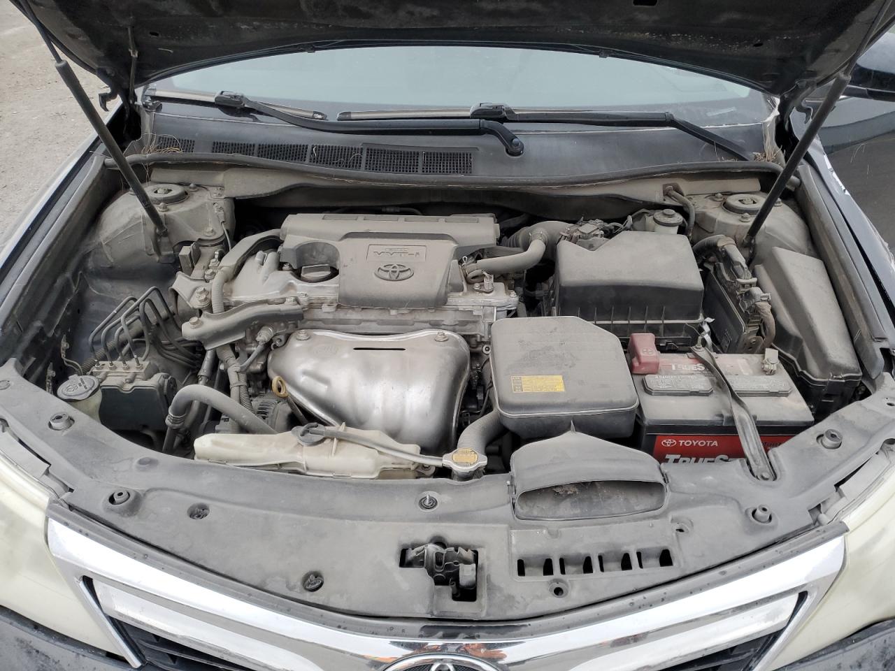 2014 Toyota Camry - Image 12