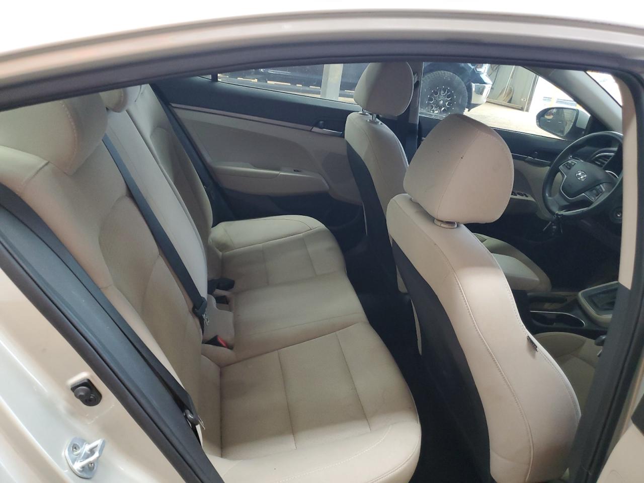 2017 Hyundai Elantra - Image 10