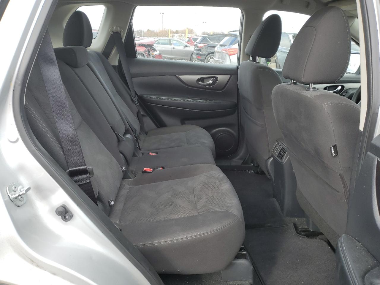 2016 Nissan Rogue - Image 11