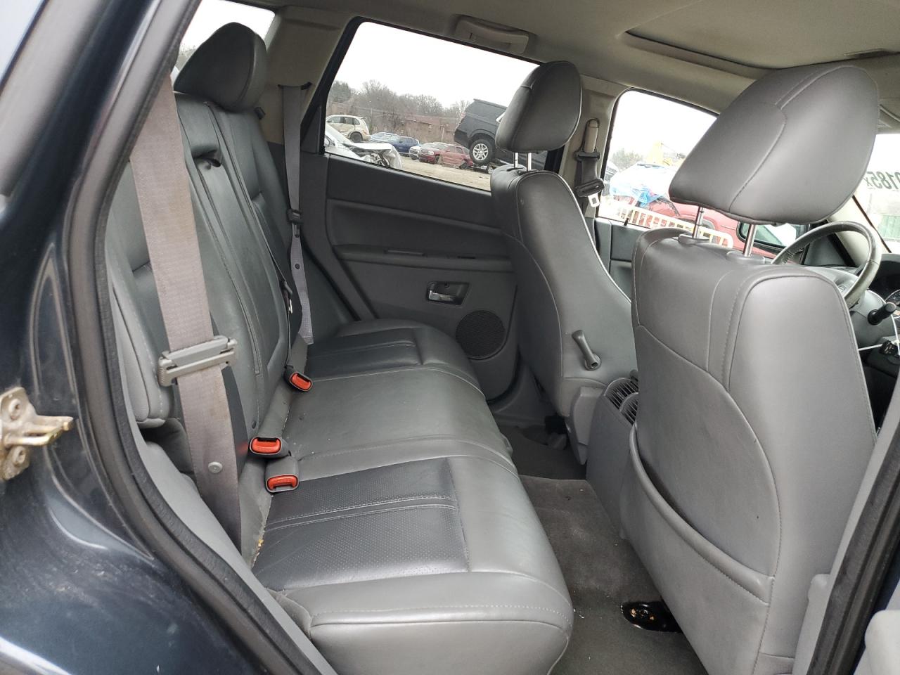2007 Jeep Grand Cherokee - Image 11