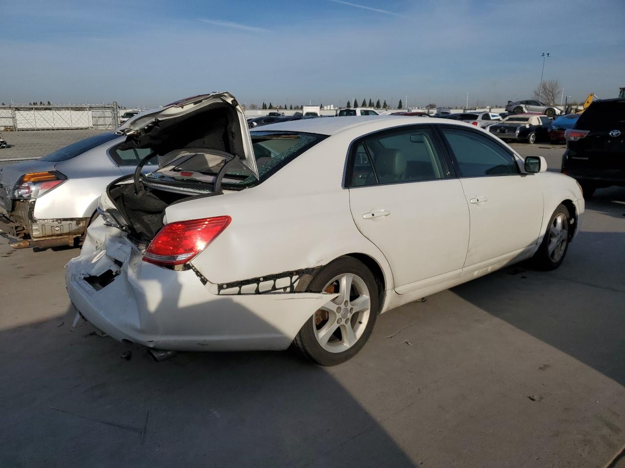 2007 Toyota Avalon - Image 3