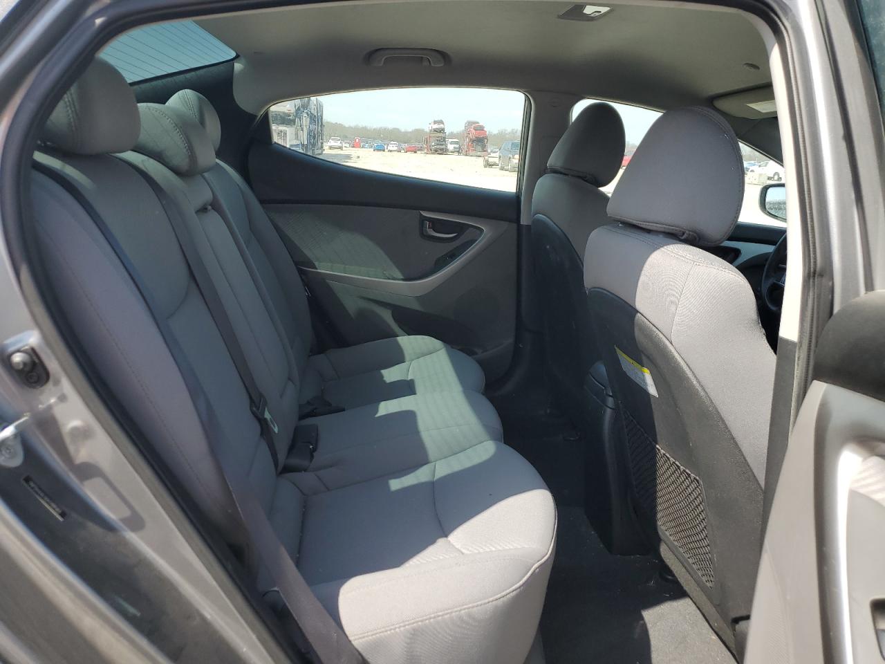 2013 Hyundai Elantra - Image 10