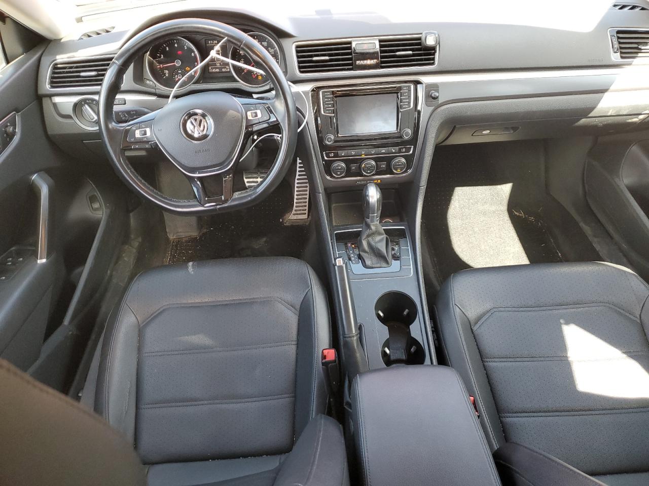 2018 Volkswagen Passat - Image 8
