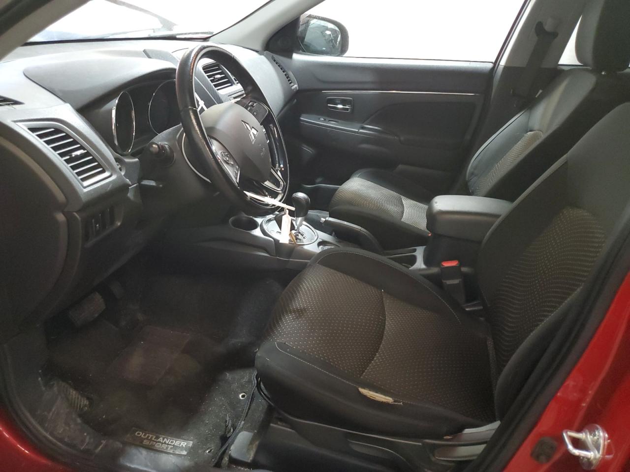 2016 Mitsubishi Outlander - Image 7