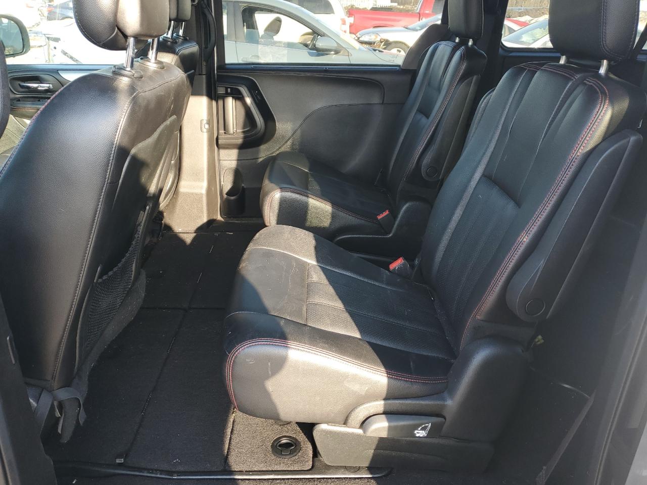 2018 Dodge Caravan - Image 11