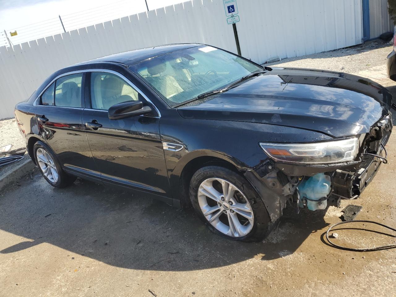 2015 Ford Taurus - Image 4