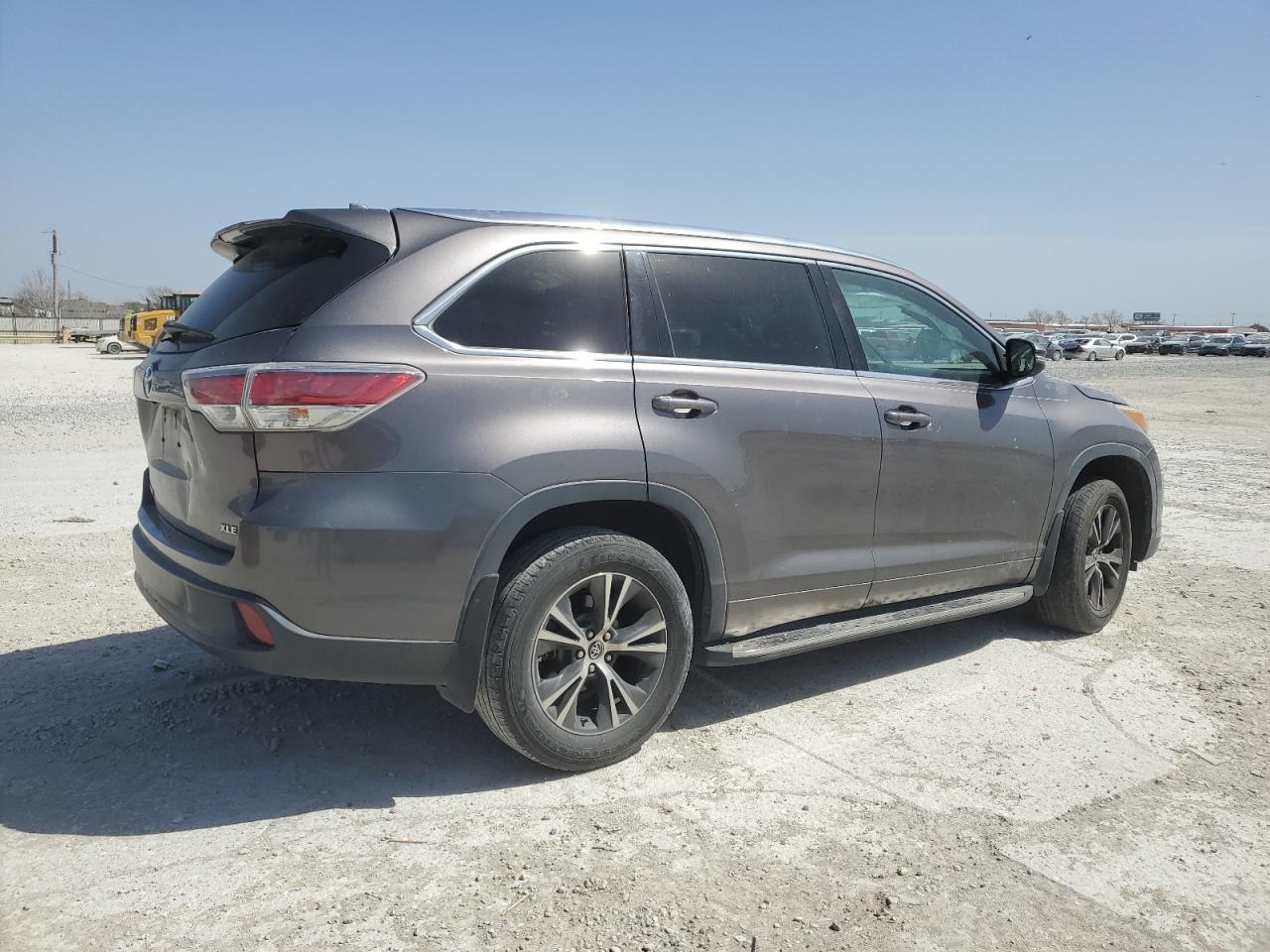 2016 Toyota Highlander - Image 3