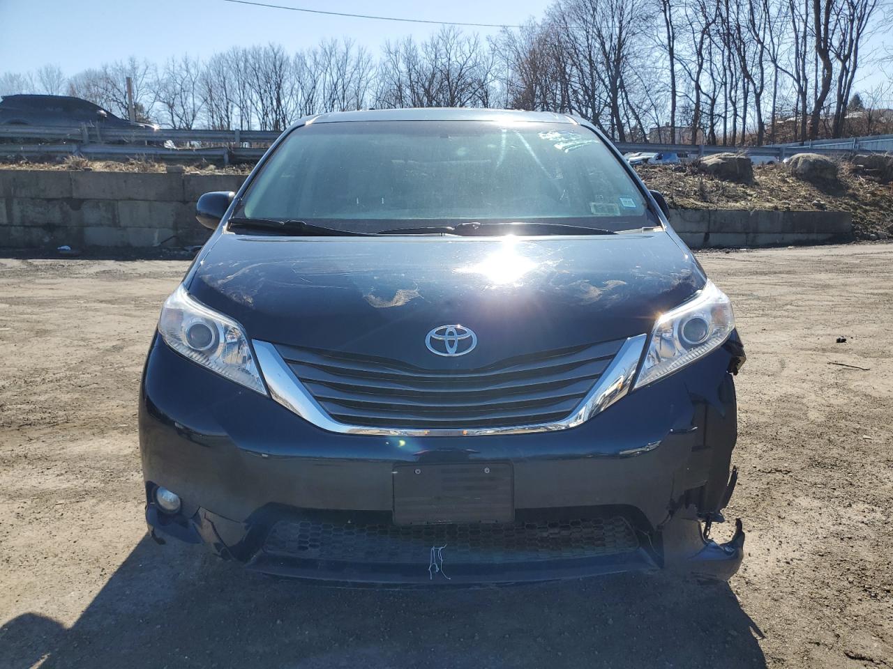 2012 Toyota Sienna - Image 5