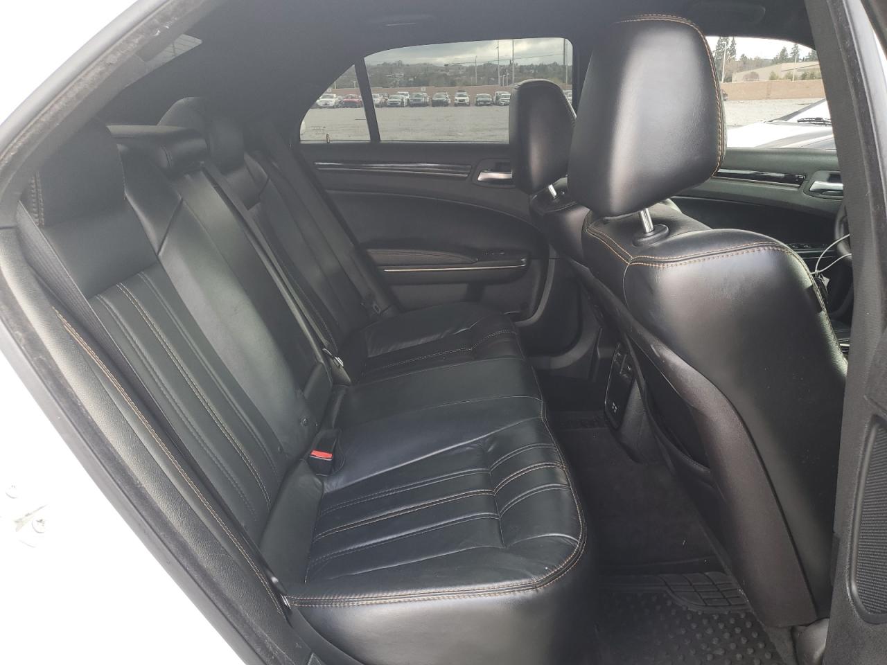 2016 Chrysler 300 - Image 10