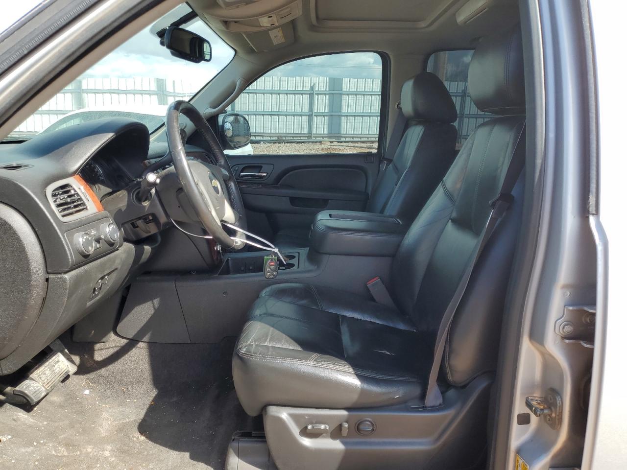 2013 Chevrolet Suburban - Image 7