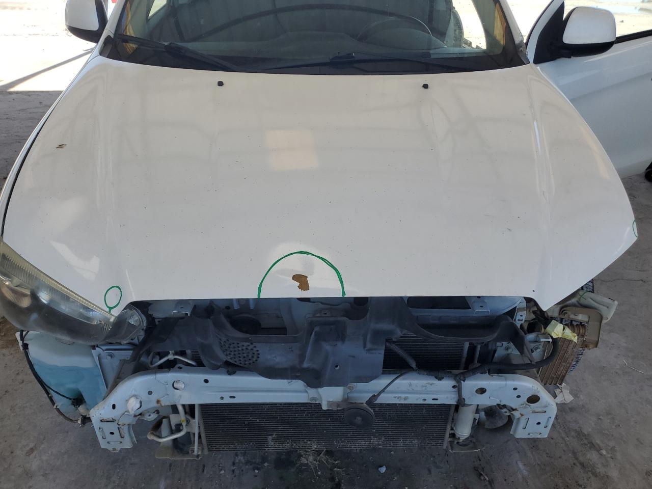 2011 Mitsubishi Outlander - Image 12