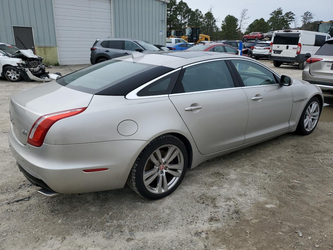 2017 Jaguar XJ - Image 3