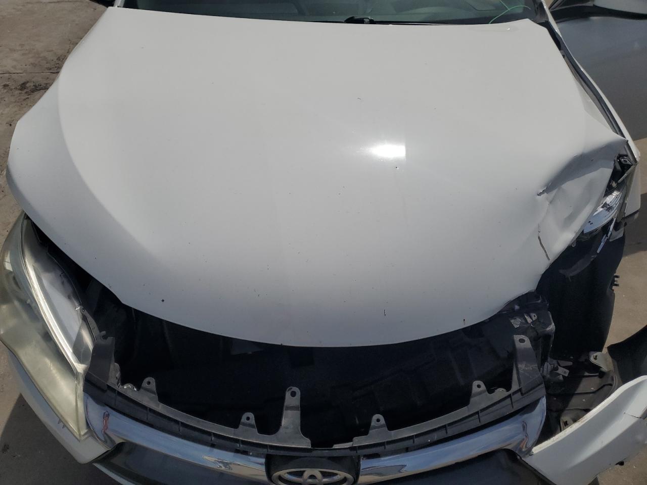2015 Toyota Camry - Image 11