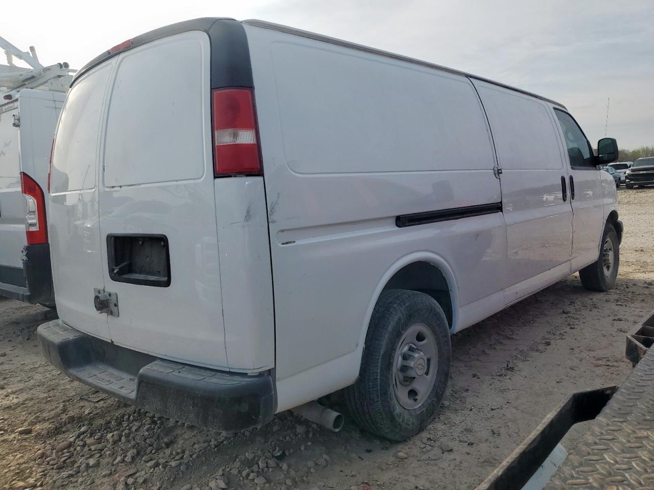 2015 Chevrolet Express - Image 3