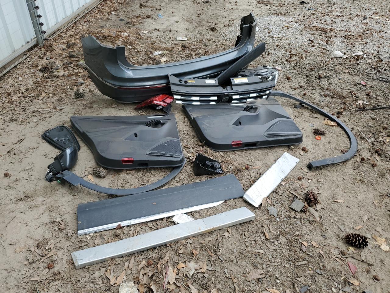 2021 Volkswagen Tiguan - Image 13