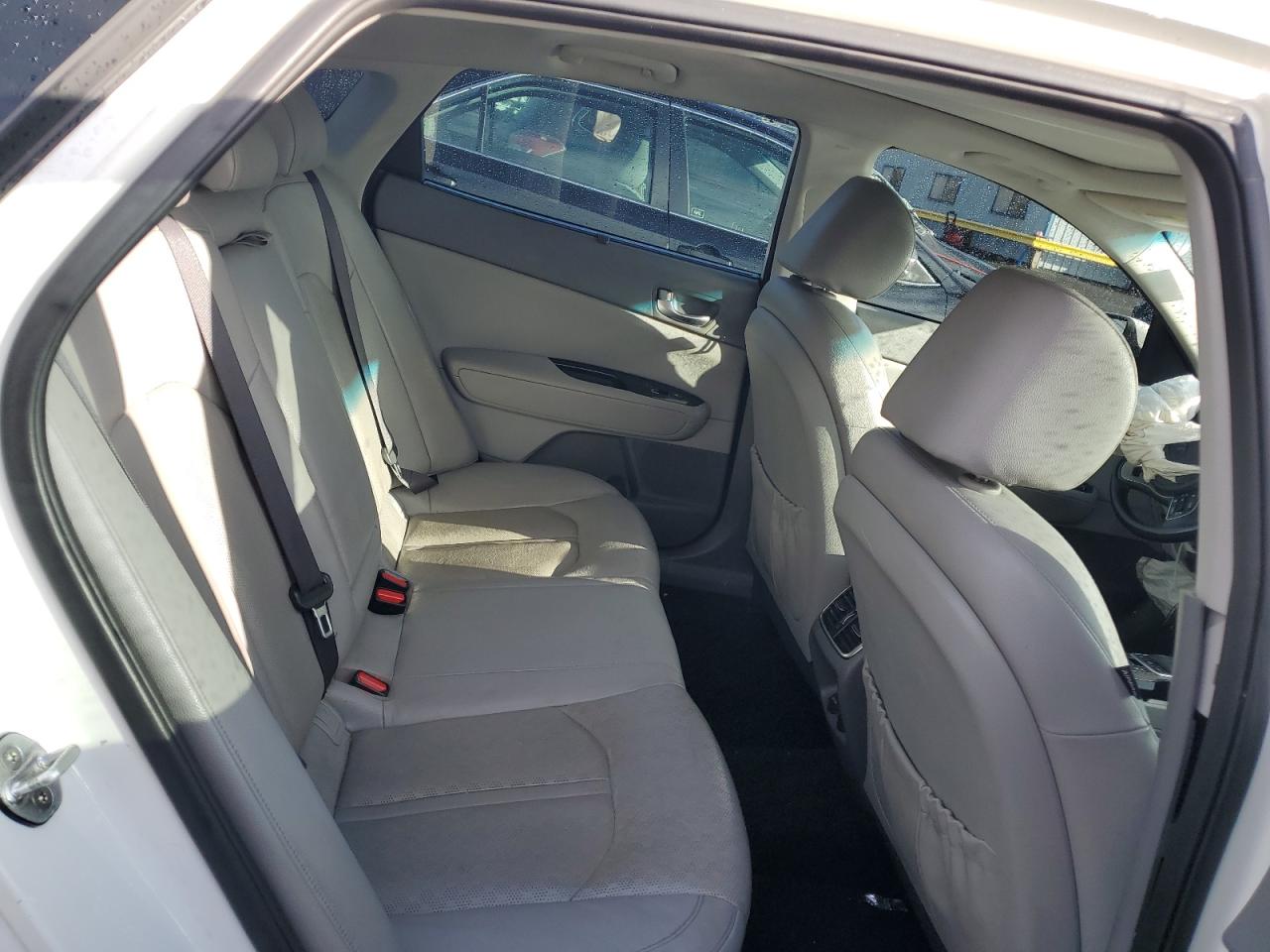 2017 Kia Optima - Image 10