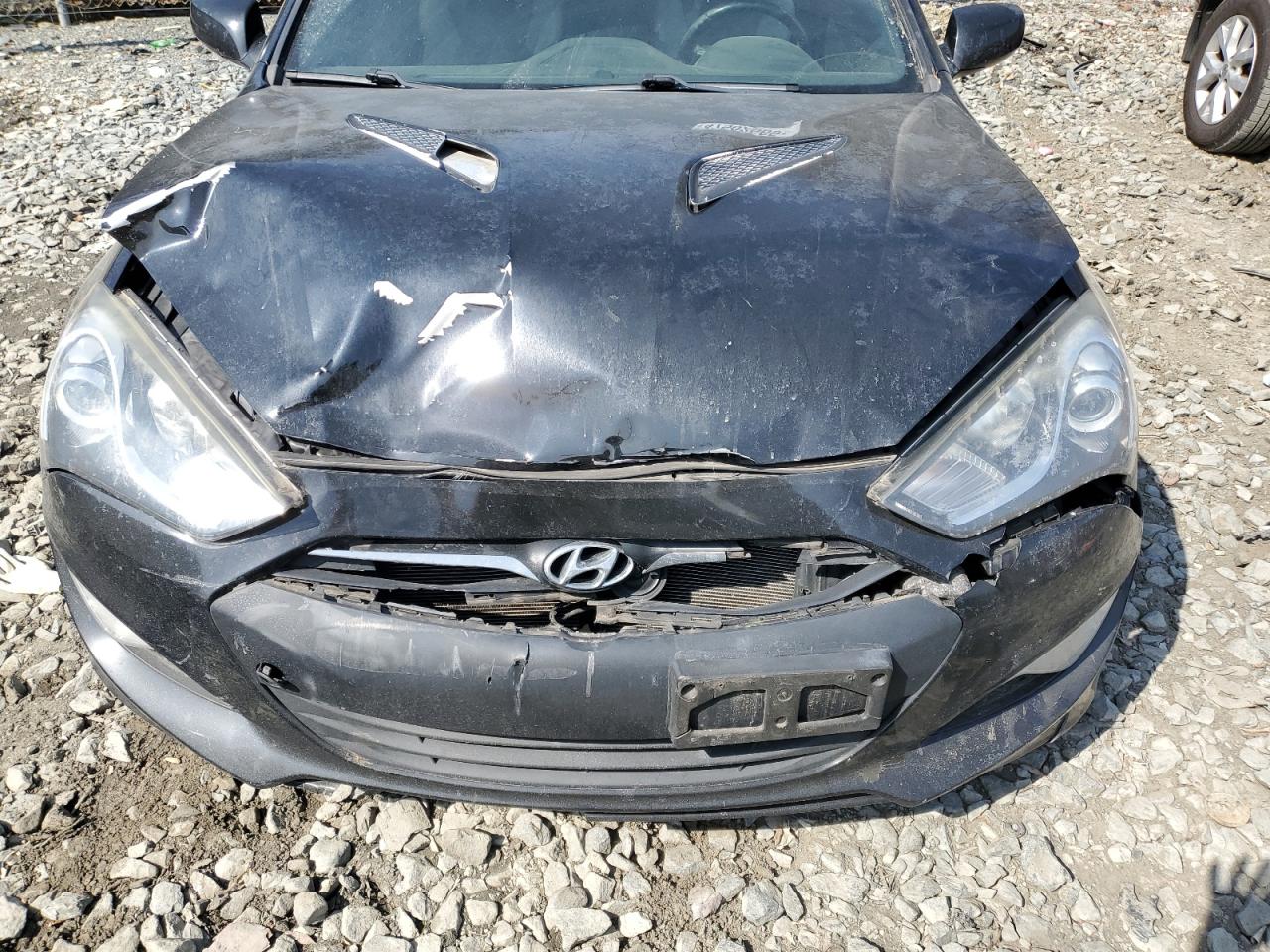 2014 Hyundai Genesis - Image 12