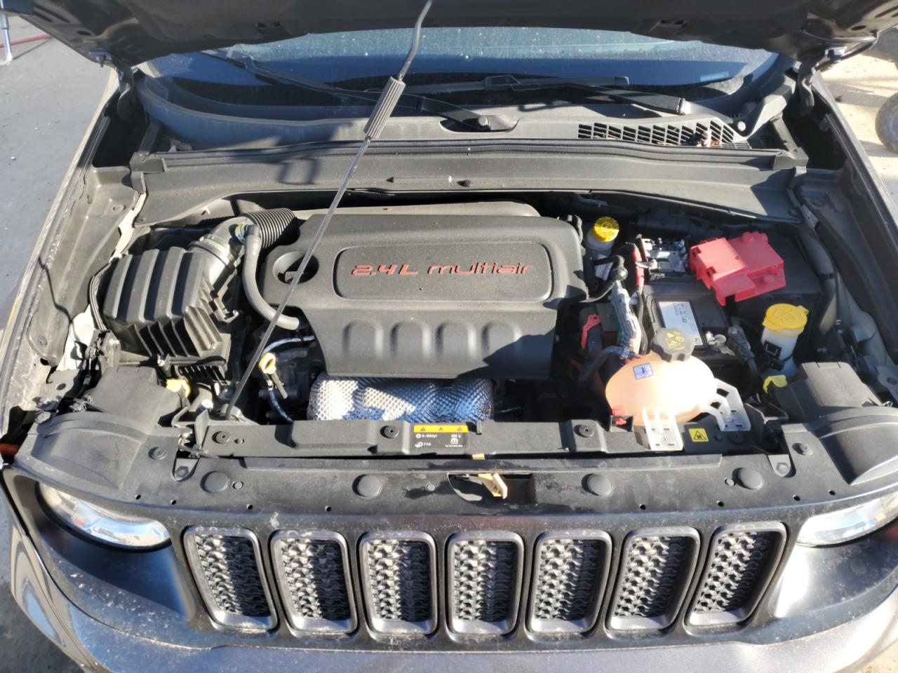 2021 Jeep Renegade - Image 12