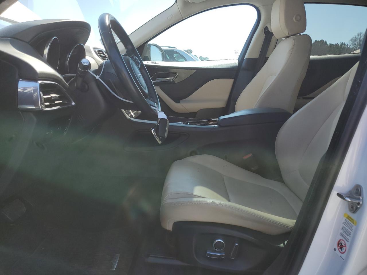 2020 Jaguar F-Pace - Image 7