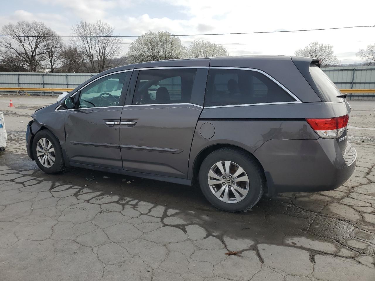 2015 Honda Odyssey - Image 2