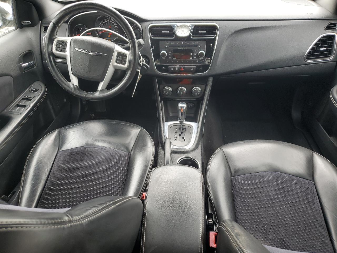 2014 Chrysler 200 - Image 8