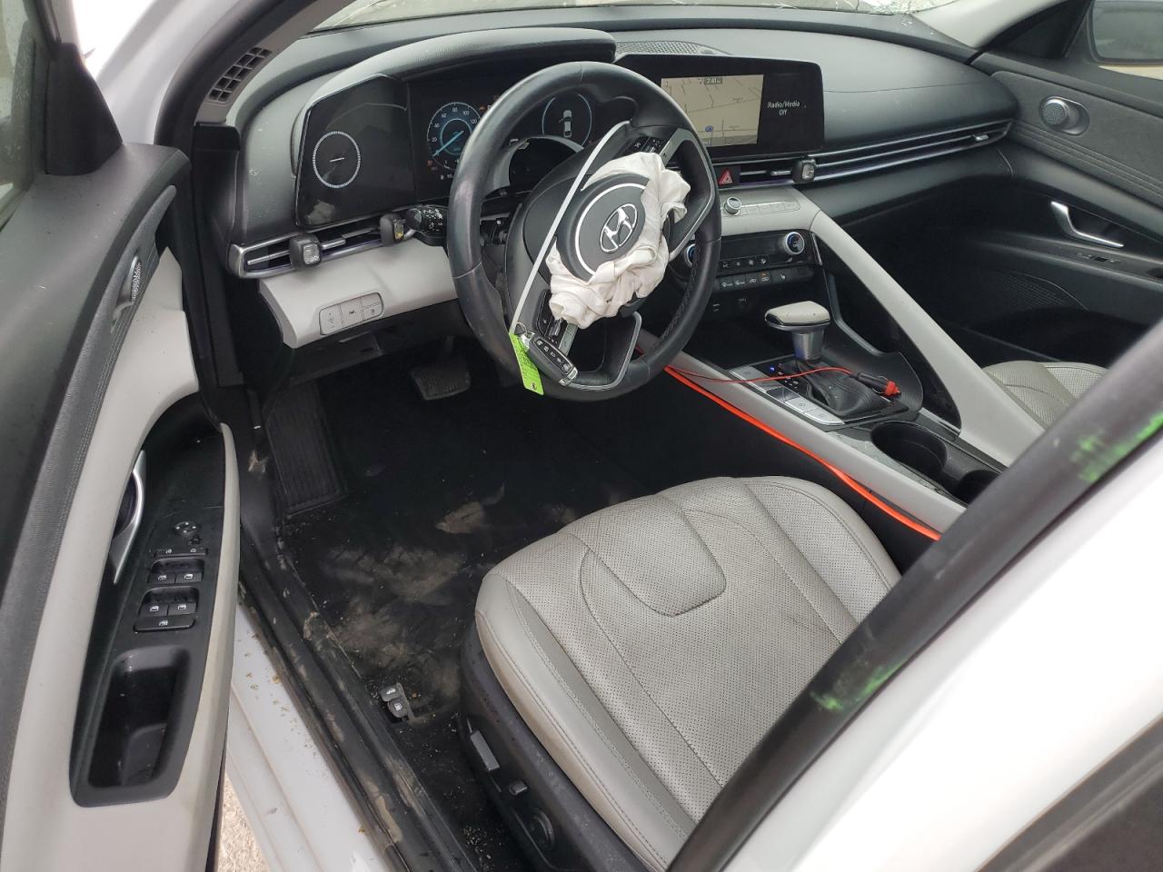2021 Hyundai Elantra - Image 8