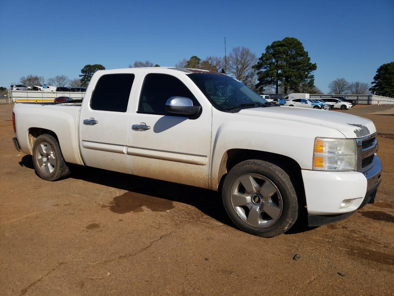 2011 Chevrolet Silverado - Image 4