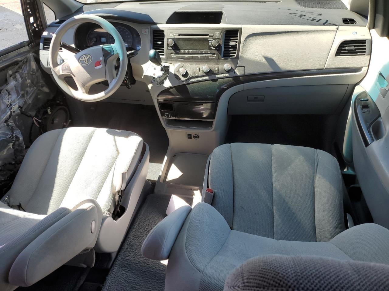 2011 Toyota Sienna - Image 8