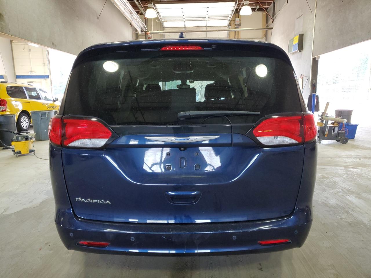 2017 Chrysler Pacifica - Image 6