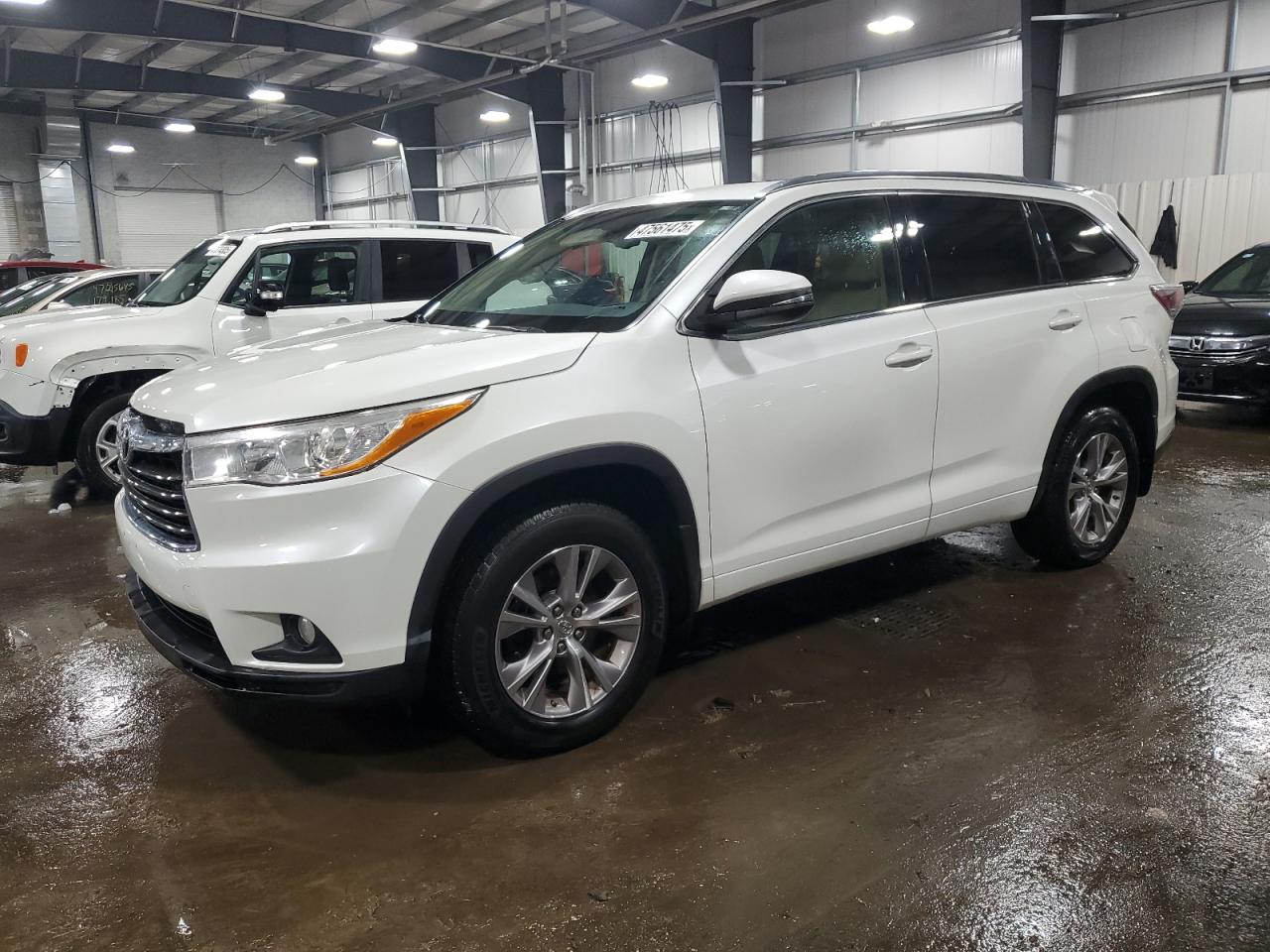 2015 Toyota Highlander - Image 1