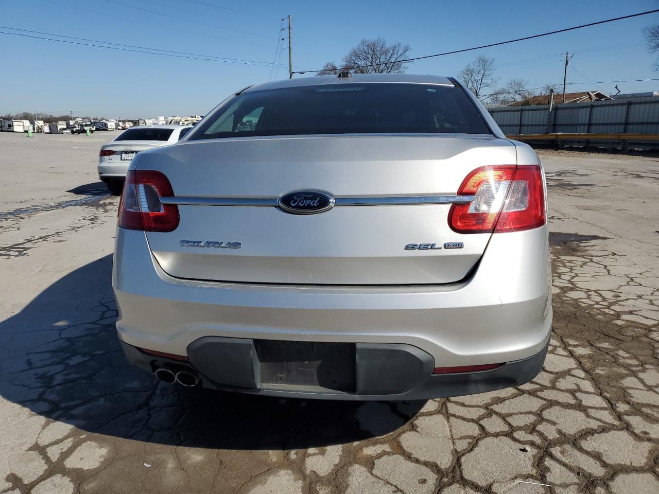 2010 Ford Taurus - Image 6