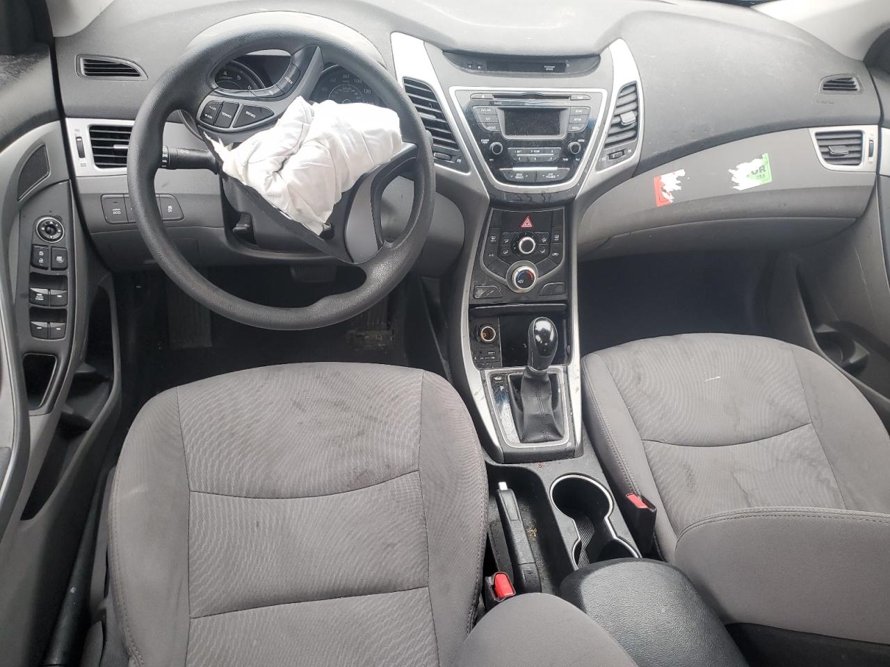 2016 Hyundai Elantra - Image 8