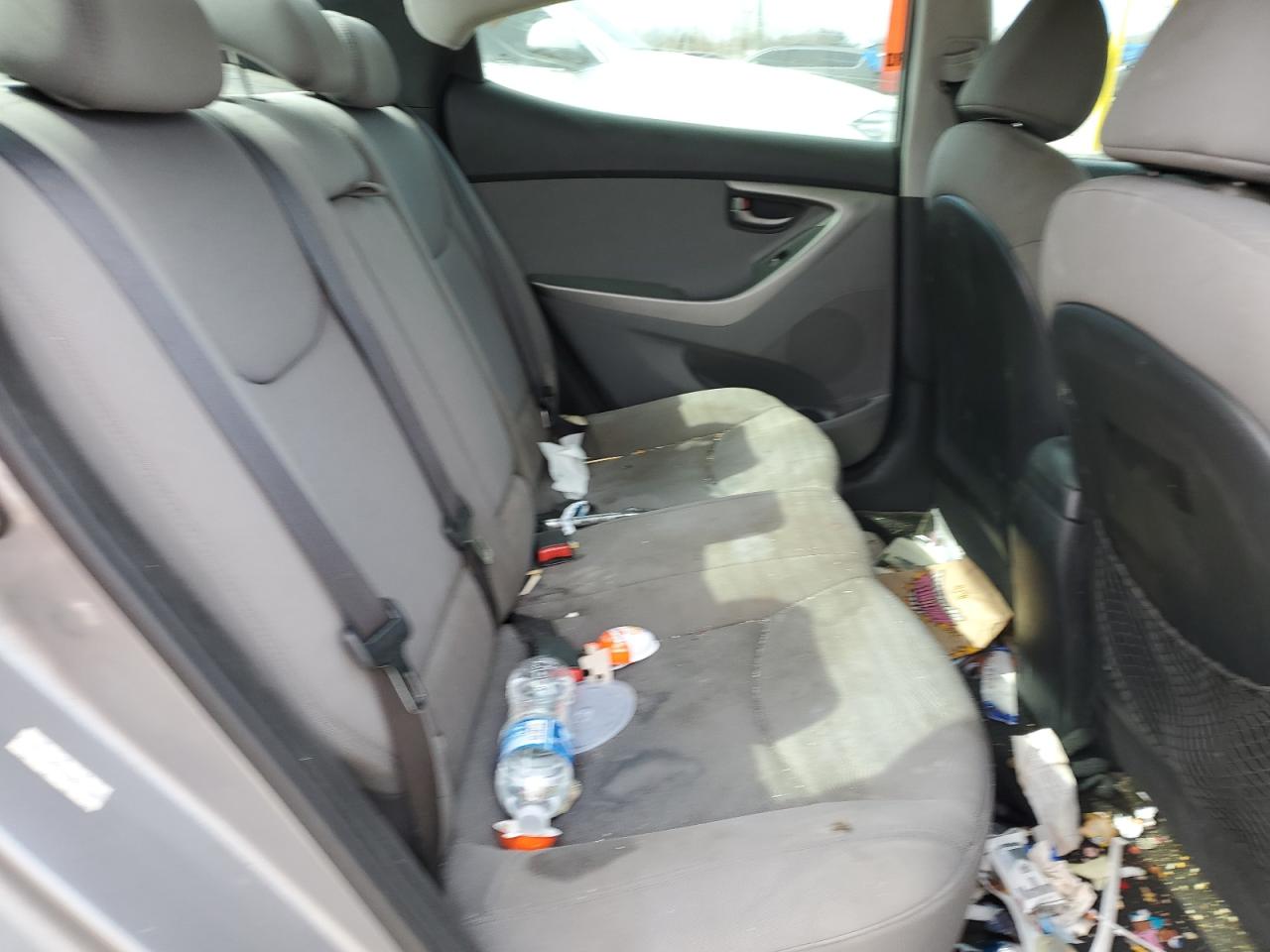 2012 Hyundai Elantra - Image 10